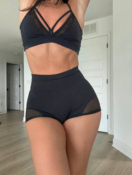 Pretinha Mesh Butt Scrunch Shorts